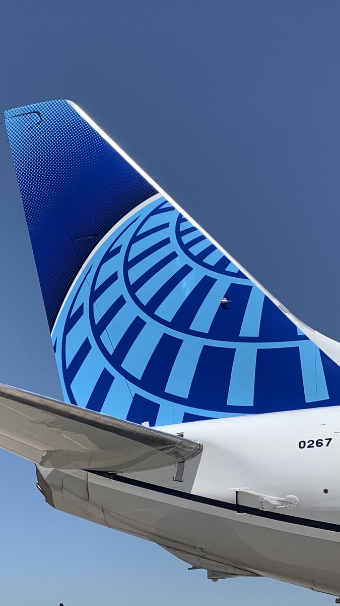 Crazy few days seeing all these aircrafts parked at ORD. From old school to new school and looking good !!!!!😎✈️