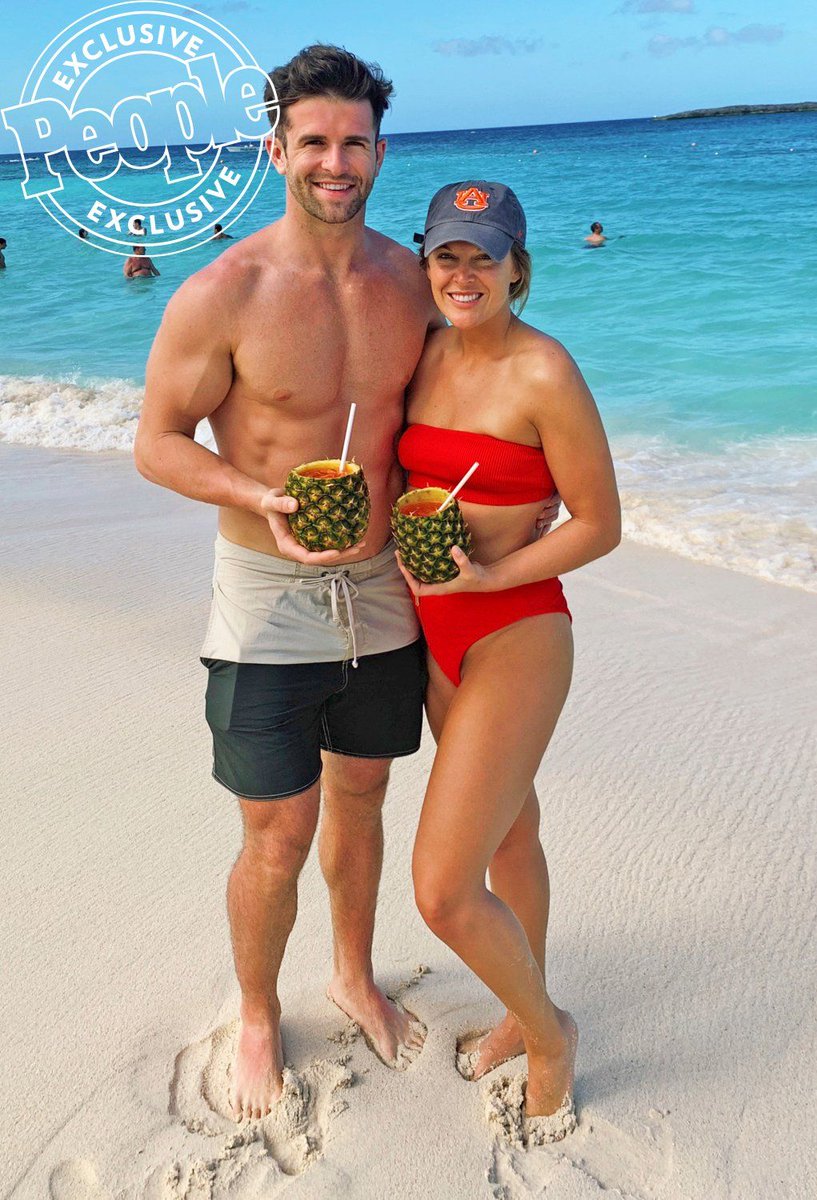 YahooEnt's tweet photo. #TheBachelorette bombshell! Jed Wyatt’s ex says they were dating when he went on the show https://t.co/v5L1u8oVcs https://t.co/j2teQRuTWl