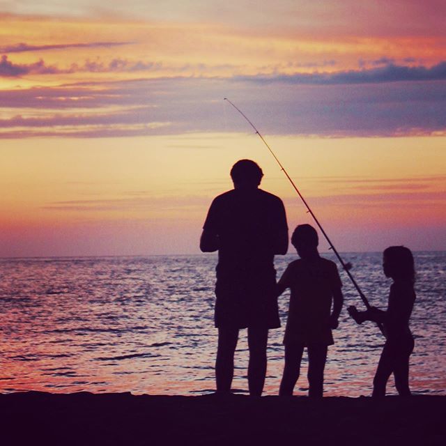 Techhygiene's tweet image. Today is National Go Fishing Day! Take this time to explore your local bodies of water and learn about the wildlife that inhabit them! Or, play Go Fish with a deck of cards and a few good friends.🐟🐠☺️
.
.
.
.
.
.
.
.
.
.
.
#digitalwellnesscollective … bit.ly/2IpL1Ng