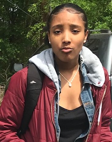 MISSING: 14yo Amen Alemu was last seen leaving her Wheaton, Md. home along Shorefield Court on Friday.

Alemu is 5’ tall + weighs 100 lbs.  She has black hair, brown eyes + was last seen wearing a denim jacket, pink pants + orange Adidas shoes.

🚨RT to help locate missing teen🚨