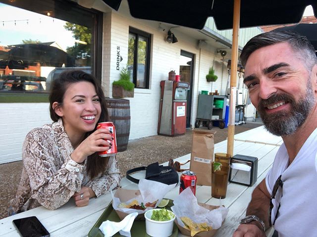 SeanAMurr's tweet photo. #tacotuesday #❤️ #chicago https://t.co/x9w5IjekO3