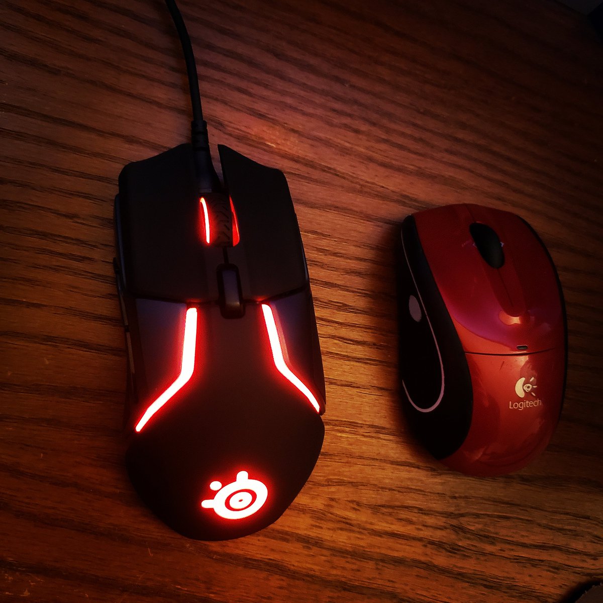 Finally replaced my mini wireless mouse for the SteelSeries Rival 600! Apex tonight at 10PM!

Twitch:
twitch.tv/aggrosquirrel

#ApexLegends #twitchlive #livestreamer #liveatreaming #streamer #gamergirl #twitch #GamingSetup #tuesdaymotivation #gamer