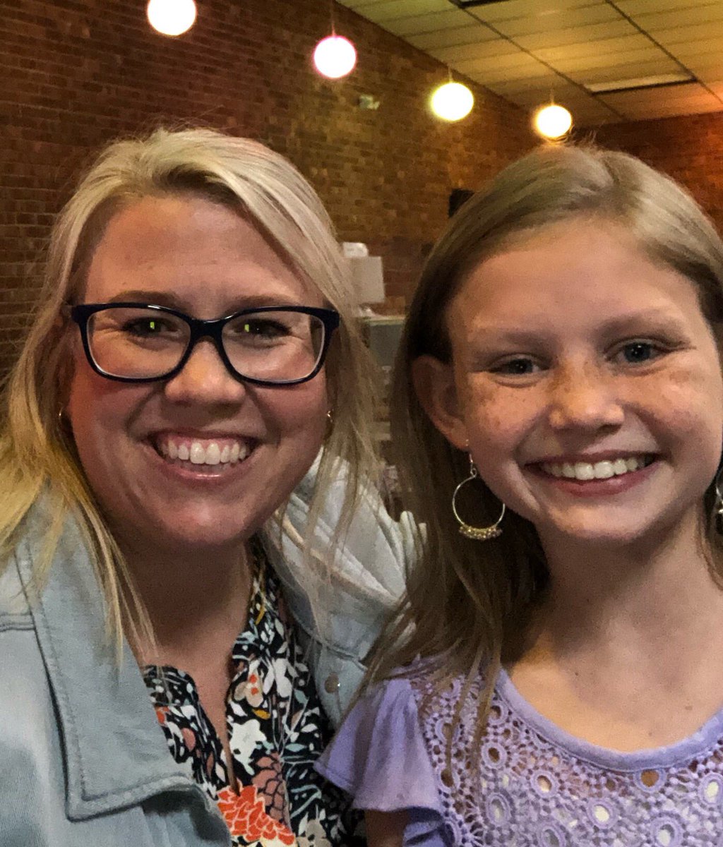_sndewitt's tweet photo. I feel like I won the #GoldenBuzzer because I got to spend my evening with this #AGT star! So incredibly talented. #easleysc is rooting for you!! #americasgottalent 💫🎤💕 https://t.co/F8AwUkVBsE