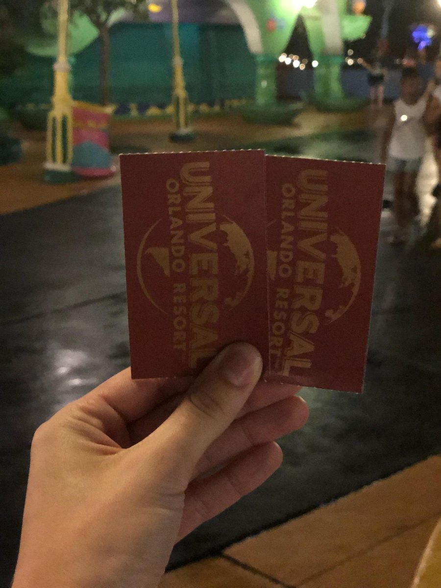 LifeIsARC's tweet photo. We are now proud owners of the only front of line pass Hagrid offers. #Hagride https://t.co/gGOqsmtU8h