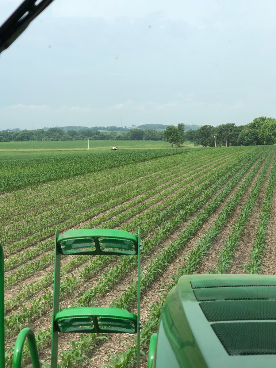 Same “I ran out I’ll fill at the end starter plot” as two weeks ago.  50/50 mix 32%/thiosulfate 2x0 behind closing wheel.