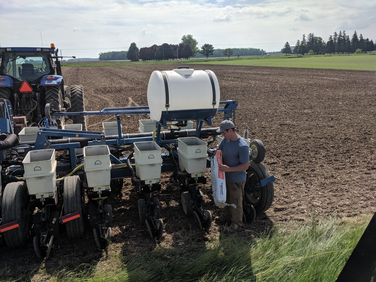 Great day to hammer in a couple <a href="/BrevantSeedsCA/">Brevant seeds Canada</a> plots with <a href="/Drew_Pearson_/">Drew Pearson</a> <a href="/TimBorho/">Tim Borho</a>, Twitterless Aaron, and thanks to <a href="/brandonwcoleman/">Brandon Coleman</a> for making it happen! Great things coming!