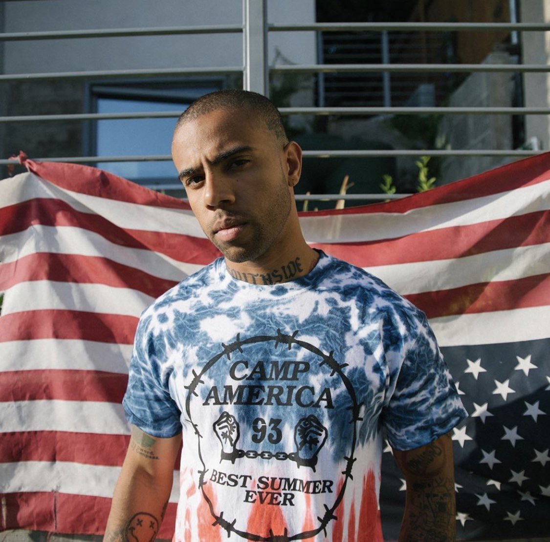 #CAMPAMERICA tee. Proceeds from every t-shirt sold will help ensure the safety and freedom of unaccompanied immigrant and refugee children in the United States.

link: represent.com/campamerica? RT