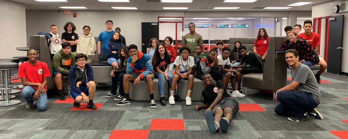 JoetteViggiano's tweet image. @miamisouthridgeshs welcomes our newest @spartan_magnet students for summer camp in the #STEMPathwaysTechCenter #BusinessInnovationManagement #GamingDesignAnimation #MobileAppDevelopment #YourChoiceMiami #MSSHSClassOf2023