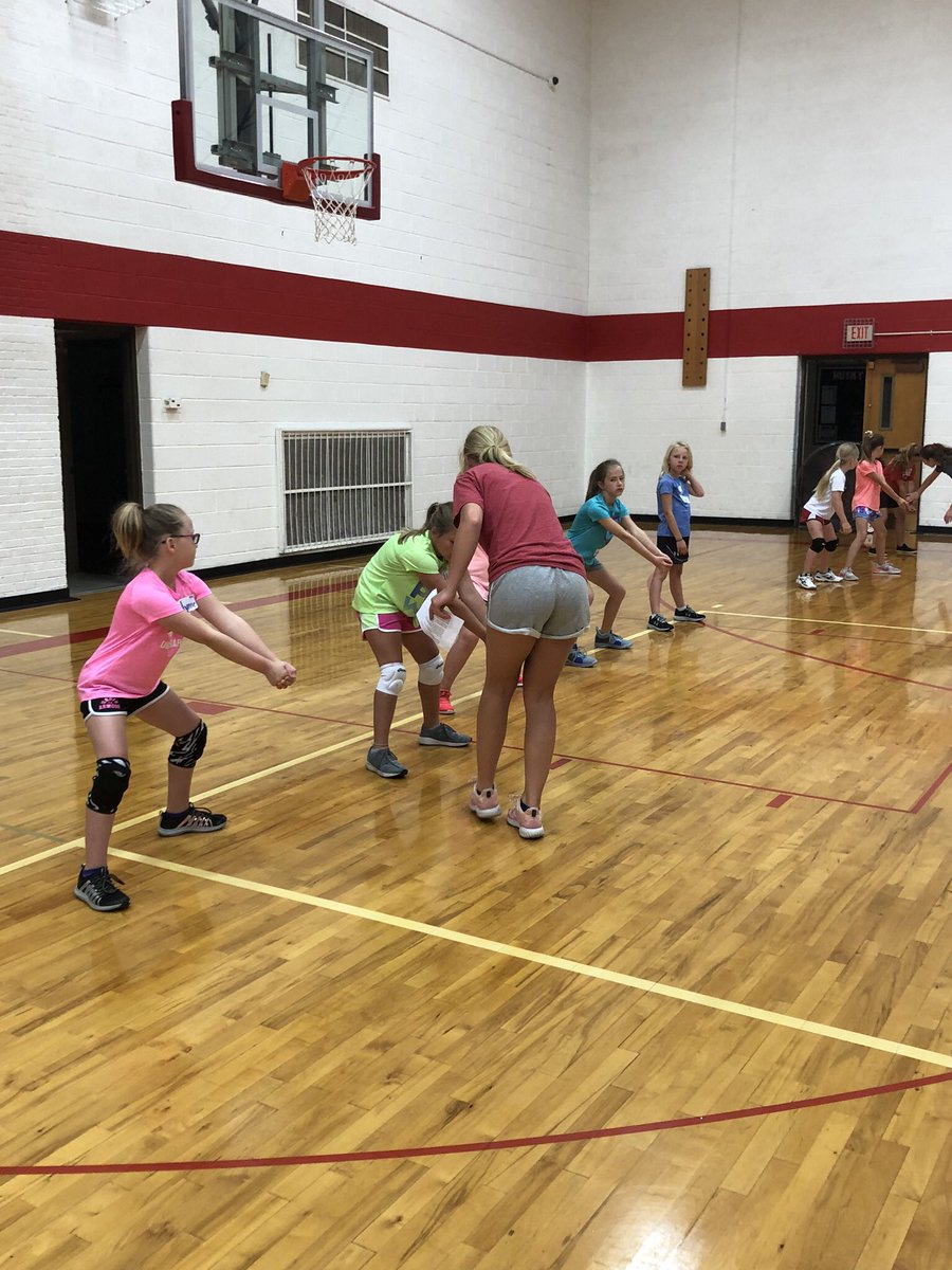 AuroraNEVB's tweet photo. Passing, setting, attacking, communicating and having fun!
#LittleDiggers @AuroraHuskies Appreciate our high school athletes as they share their passion for the game and encourage our future huskies:) πππππ ππππππ https://t.co/N3sxJu2J8D