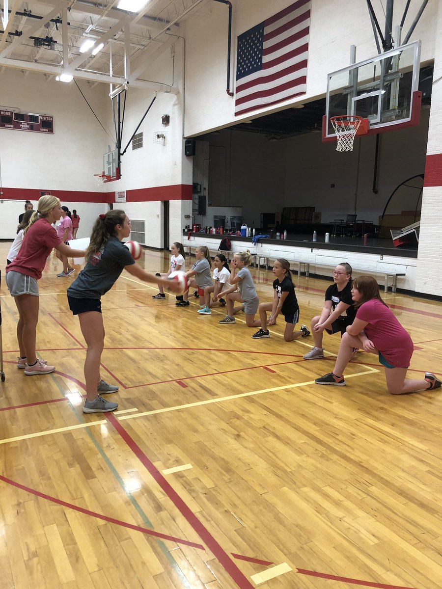 AuroraNEVB's tweet photo. Passing, setting, attacking, communicating and having fun!
#LittleDiggers @AuroraHuskies Appreciate our high school athletes as they share their passion for the game and encourage our future huskies:) πππππ ππππππ https://t.co/N3sxJu2J8D