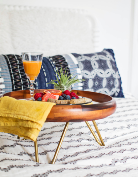 Breakfast in bed takes on a whole new meaning when you have a chic DIY tray like this to eat it on! When's the last time you enjoyed a lazy morning in bed with a nice meal? goo.gl/65C9Pd
