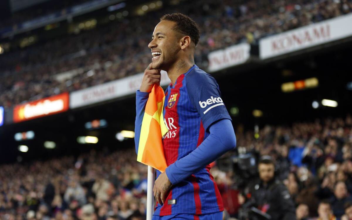 totalBarca's tweet photo. (GOL) ‼️ BANG - Neymar is looking for a house in Barcelona. His sister and mother will also be living in Barcelona.

He’s contacted the owner of his old house in Barcelona over a possible re-purchase.

This is absolute madness. https://t.co/3BGkZ4imHK