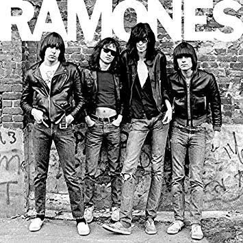 papicostomp's tweet photo. 天草のHORIZONってお店の前で撮ったPAPICOの写真。白黒にしたら良い感じにRAMONES感が出た。無意識ですよ。でも、僕の足の感じはROOSTERS池畑さん風になってます。これも無意識ですよ。 https://t.co/ar5E7btkkV
