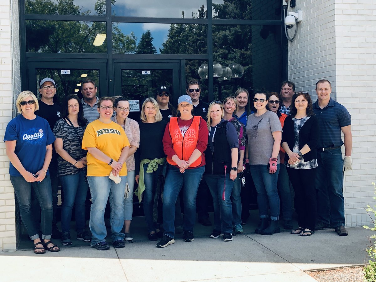 CrystalCoMandi's tweet photo. Shout out to our @CrystalSugarCo Finance Dept for #SustainingtheRed today. #CommunityRoots https://t.co/IzrSK1Bg5K https://t.co/mPdzpYkEL6