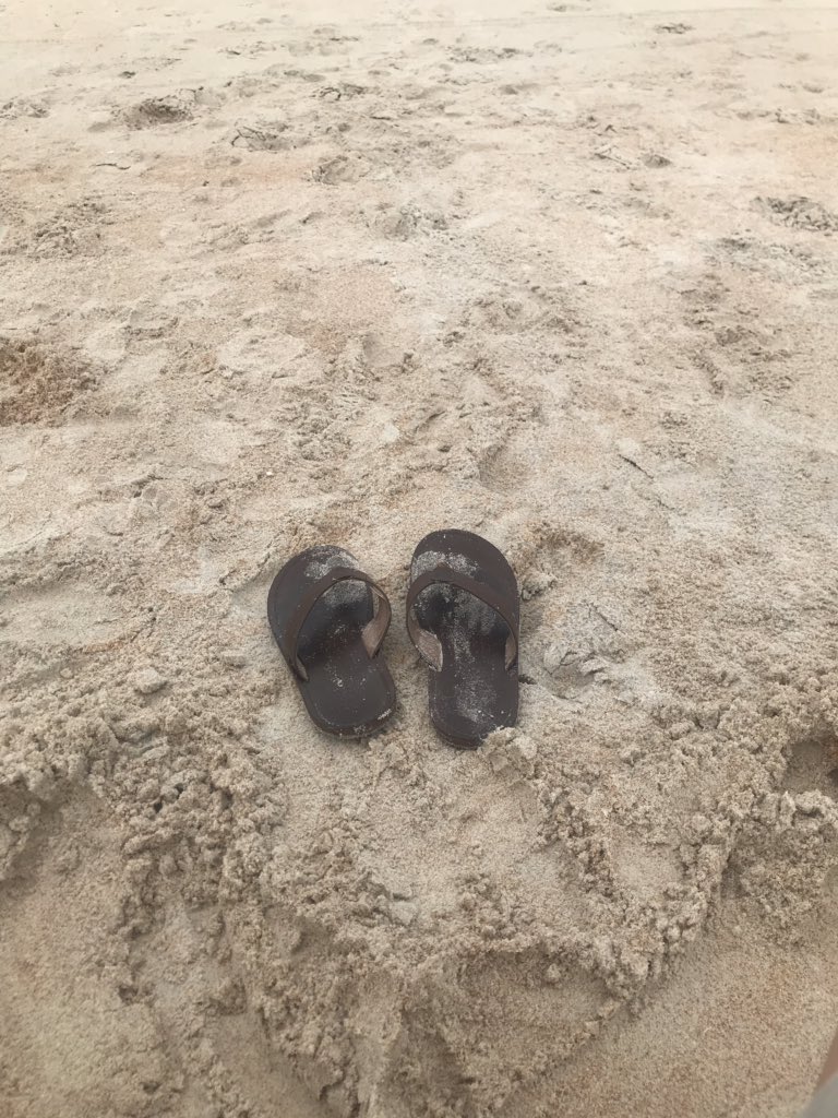 MrLuVCS's tweet photo. I must have hit the lotto! No one to my left, no one to my right! Flops off enjoying paradise! #familyfirst #stayingbalanced @lmlucero1 @MeganLuVCS @Sam_Lu5 https://t.co/Sted8zQfnJ