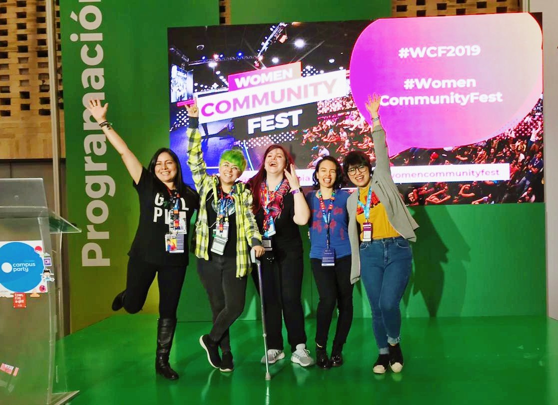 ¡Un parche de viejas muy cool! El parche de <a href="/wcfcolombia/">Women Community Fest</a> faltan 2 guapas más, ya pronto estará la foto completa 😍