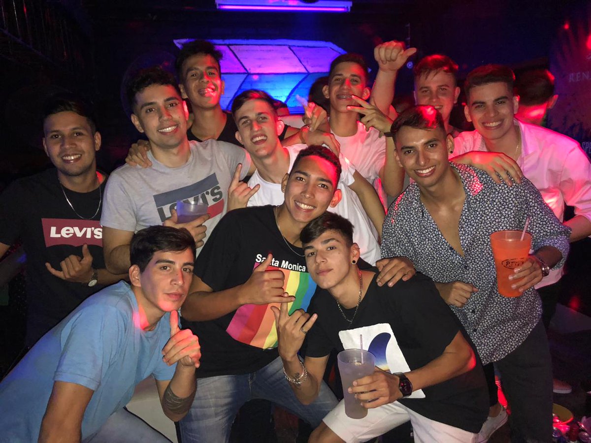 DiegoPereyra00's tweet photo. Contale al barrio, que volvieron los verdaderos chicos del barrio #Arpis https://t.co/GfkiZnWpn6