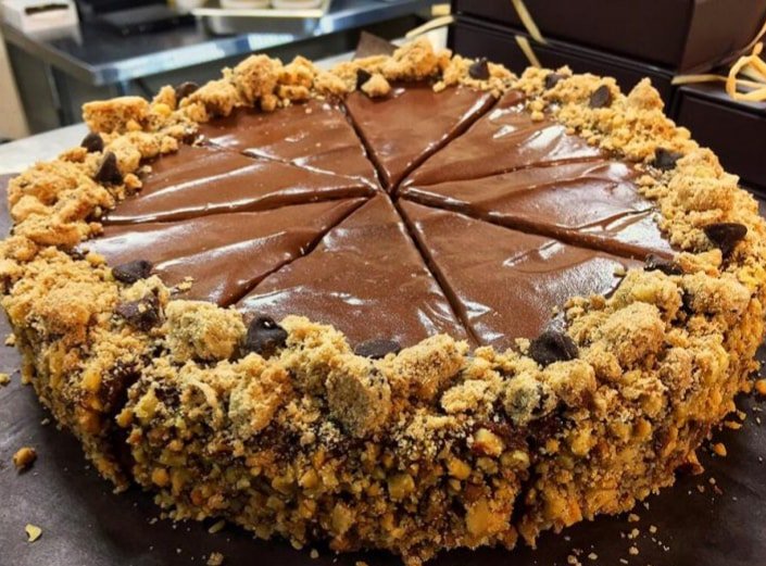 Recipeoftoday's tweet photo. Vegan Double Chocolate Chip Peanut Cheesecake 
 
INGREDIENTS
CRUST
1 sleeve graham crackers (or sub similar gluten-free cracker/cookie)
4 1/2 Tbsp melted vegan butter or coconut oil...
Full recipe : https://t.co/DcoK2HDsWi https://t.co/PalYdGktwy