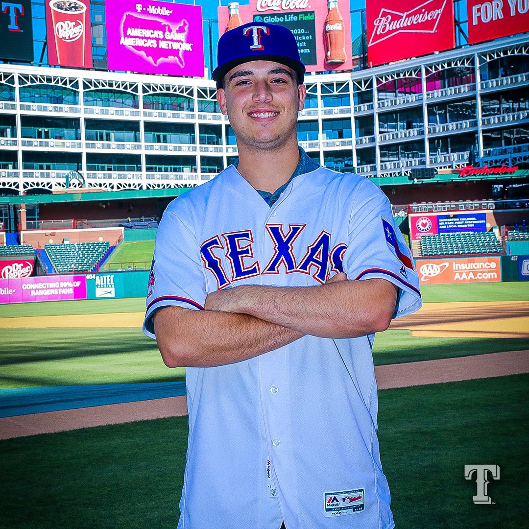 Rangers's tweet photo. Officially official. 🖋

Welcome, @ryan_garcia__! #TogetherWe https://t.co/CLXOCRTM7s
