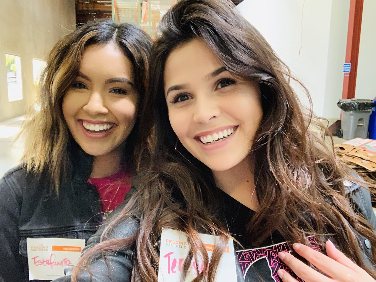 tmo_fania's tweet image. Feeding San Diego + @TMobile Coastal Team = AWESOMENESSS 🤘 thank you for organizing this event @JeremyKeene #WESTisBest #CoastalCali #FeedingSanDiego @eddienavarrete @rwashley1 @SamSindha