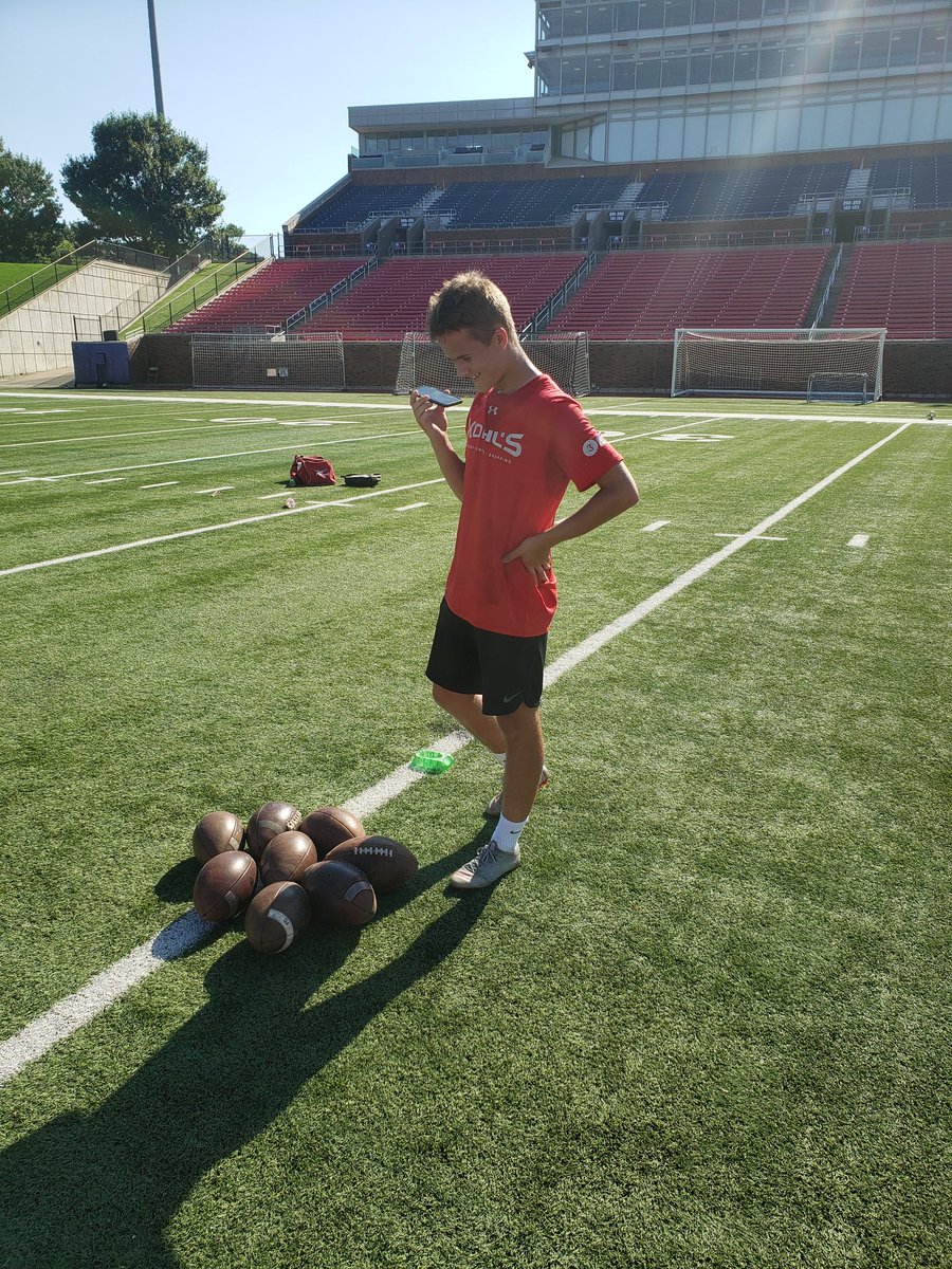 In the middle of our lesson, @tyler_loop received an offer from @ArizonaFBall Congrats Tyler, well deserved! @KohlsKicking #KohlsTrained