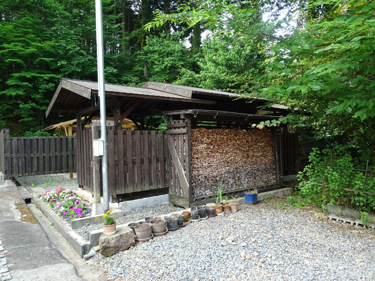 叶屋旅館 沓掛温泉 على تويتر 実家の手作り薪風呂とbbqハウスです 昔 趣味で作ったものです 久々に入りたかったけど なんか草ボーボー ショック ちなみに 長火鉢は交渉成立しました 他にも旅館で使えそうなものを物色します Diy 五右衛門風呂 q 叶屋旅館 沓掛温泉 على تويتر 実家の手作り薪風呂とbbqハウスです 昔 趣味で作ったものです 久々に入りたかったけど なんか草ボーボー ショック ちなみに 長火鉢は交渉成立しました 他にも旅館で使えそうなものを物色します Diy 五右衛門風呂 q