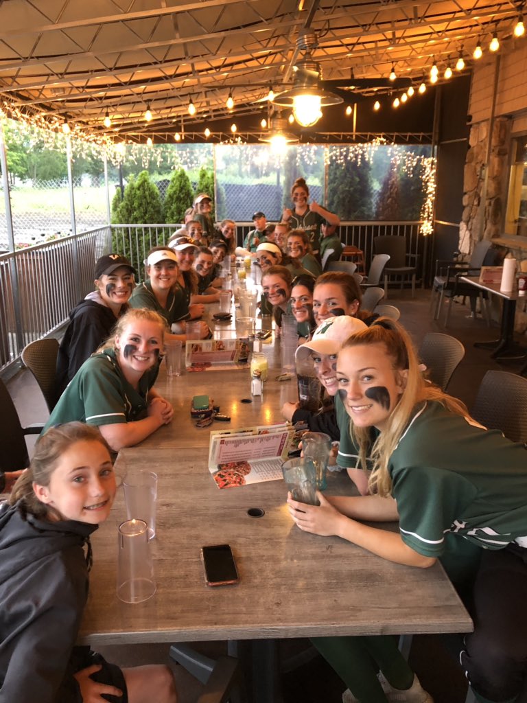 Wachusett best Minnechaug 5-0 in the state semi finals!!! Great job everyone today💚💚. Shoutout Emily Todorov for a great game catching!! See you at Woo State on Saturday time tbd!!!🥎🥎💚💚