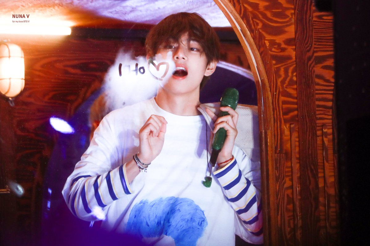 _nuna_V's tweet photo. [HQ] 190616 부산머스터
💜사랑해💜
#이삐사진전 #태형 #방탄소년단뷔 #BTSV #taehyung
@BTS_twt https://t.co/LfvKN0KVSC