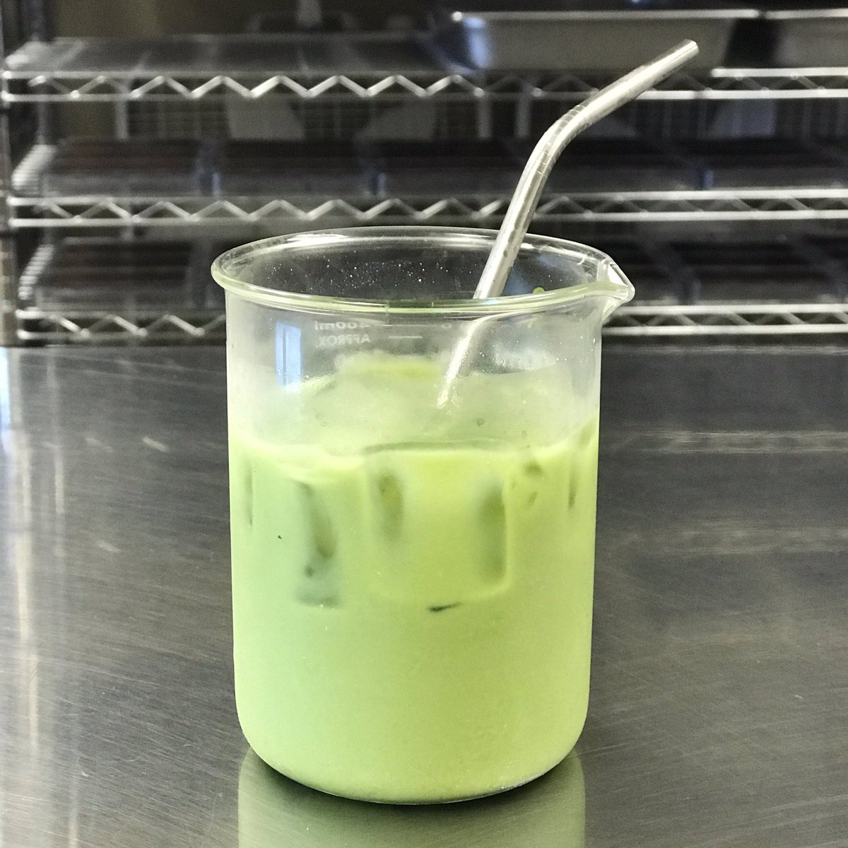 Iced Matcha Latte ❄️🍵using @rosabrothers milk looks so good when it’s triple digits out there. Refreshing and tasty! 💚🌱#matcha