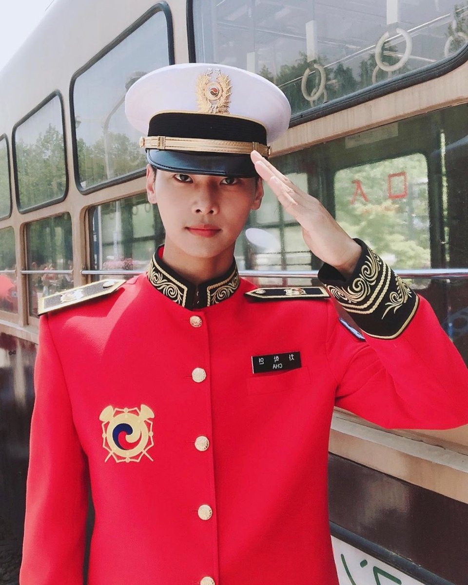 SOM_NNNNN's tweet image. 요니니 이병 뚱! 떵!

#솜에네넨_파팡따라하기 #차학연 #육사군악대
#빅스인형 #학요니