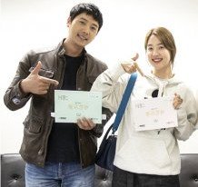 kjb0213's tweet photo. ‘황금정원’ 한지혜-이상우, 드라마 본 듯한 대본리딩 ‘믿보 케미’  https://t.co/F1JiDWszuo
#이상우 #한지혜 #믿보커플 
#황금정원 https://t.co/2jgkJKKLiC