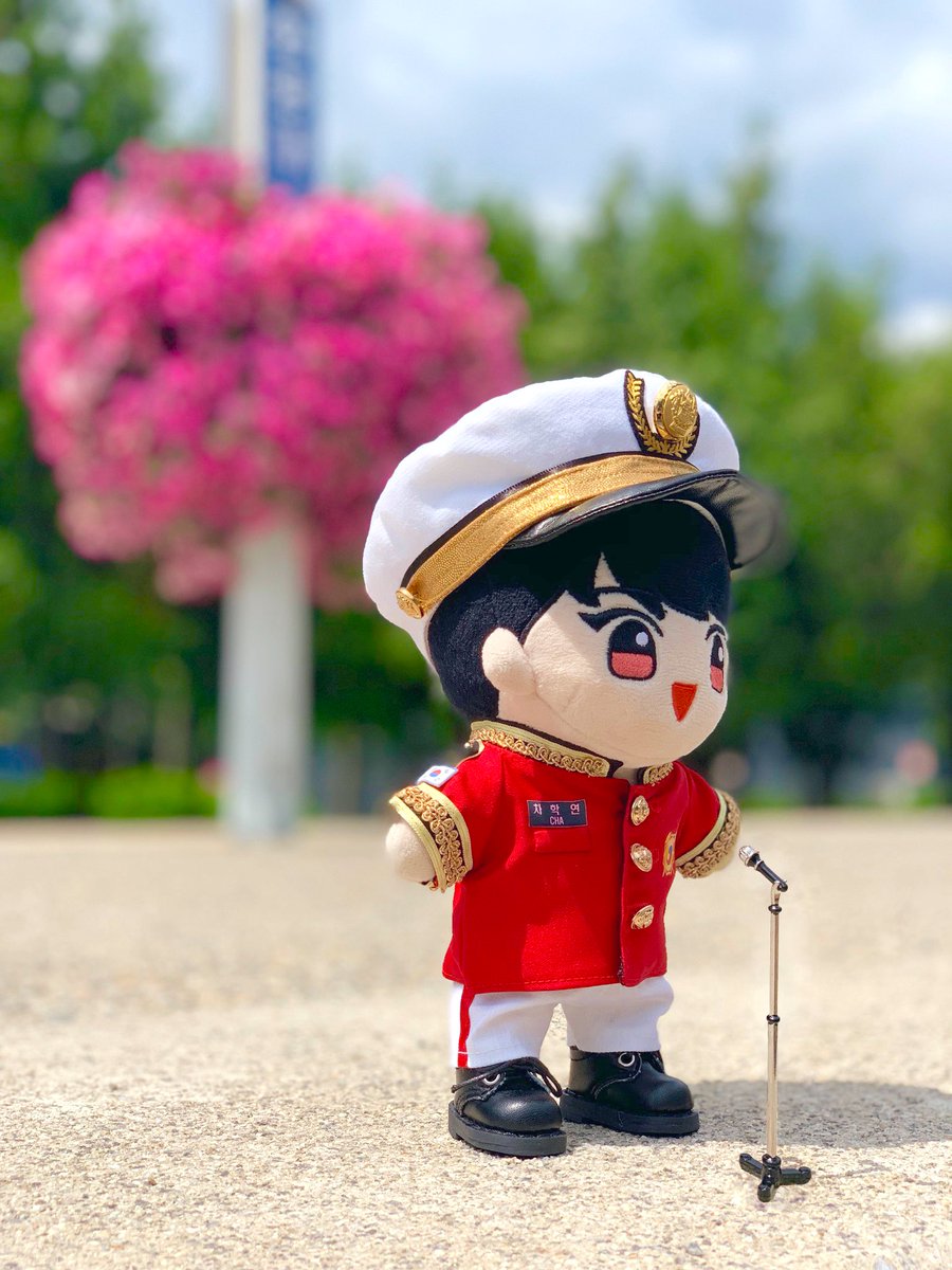 SOM_NNNNN's tweet image. 햇빛 눈이 부신 날에~🎵 이별 해봤니~🎶

🎤마이크협찬 @summeraurora129 💕

#솜에네넨_파팡따라하기 #차학연 #육사군악대
#빅스인형 #학요니