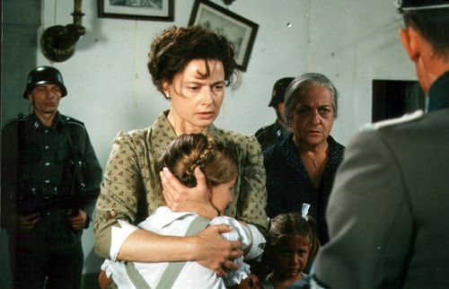 Happy birthday Isabella Rossellini, whose dramatic performance in Il cielo cade truly moved me. 