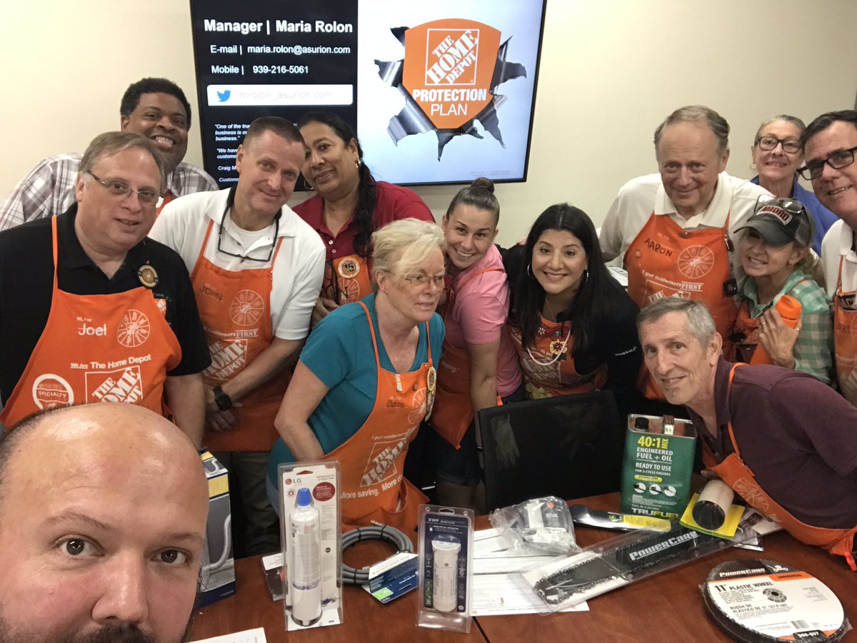 mrolon_asurion's tweet photo. Another great session with the 2nd Group from ST 0274 it was all about sharing knowledge #sellbenefits- how HDPPs work, Customer Experience and Role Plays with our peers. The committed to a big lift in HDPPs🛡👏🏼 Let’s do this! #Customers1st #1RegionSFL #AskEveryCustomerEveryTime https://t.co/hjJbEtW9tX