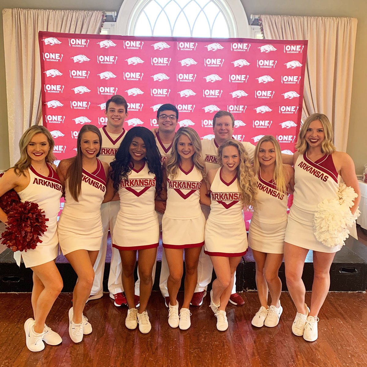 RazorbackSpirit's tweet photo. A great evening in Pine Bluff with @HunterYurachek @RazorbackWGolf @RazorbackMGolf @RazorbackMTEN and the best Hog Fans on the One Razorback Roadshow!
#CHEERAsONERazorback https://t.co/Yf4UXOfZGR