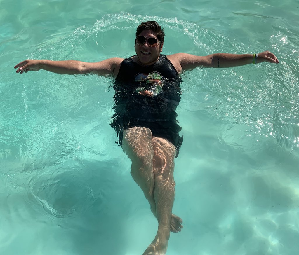shakeitoffissac's tweet photo. Pool days w #YNTCD on replay bc I needed to calm down 👑🌈🤩
*insert a yellow tube & drink* then maybe I can be like @taylorswift13 #YNTCDMusicVideo @taylornation13 #YOUNEEDCALMDOWN https://t.co/kAzLGUtlvI