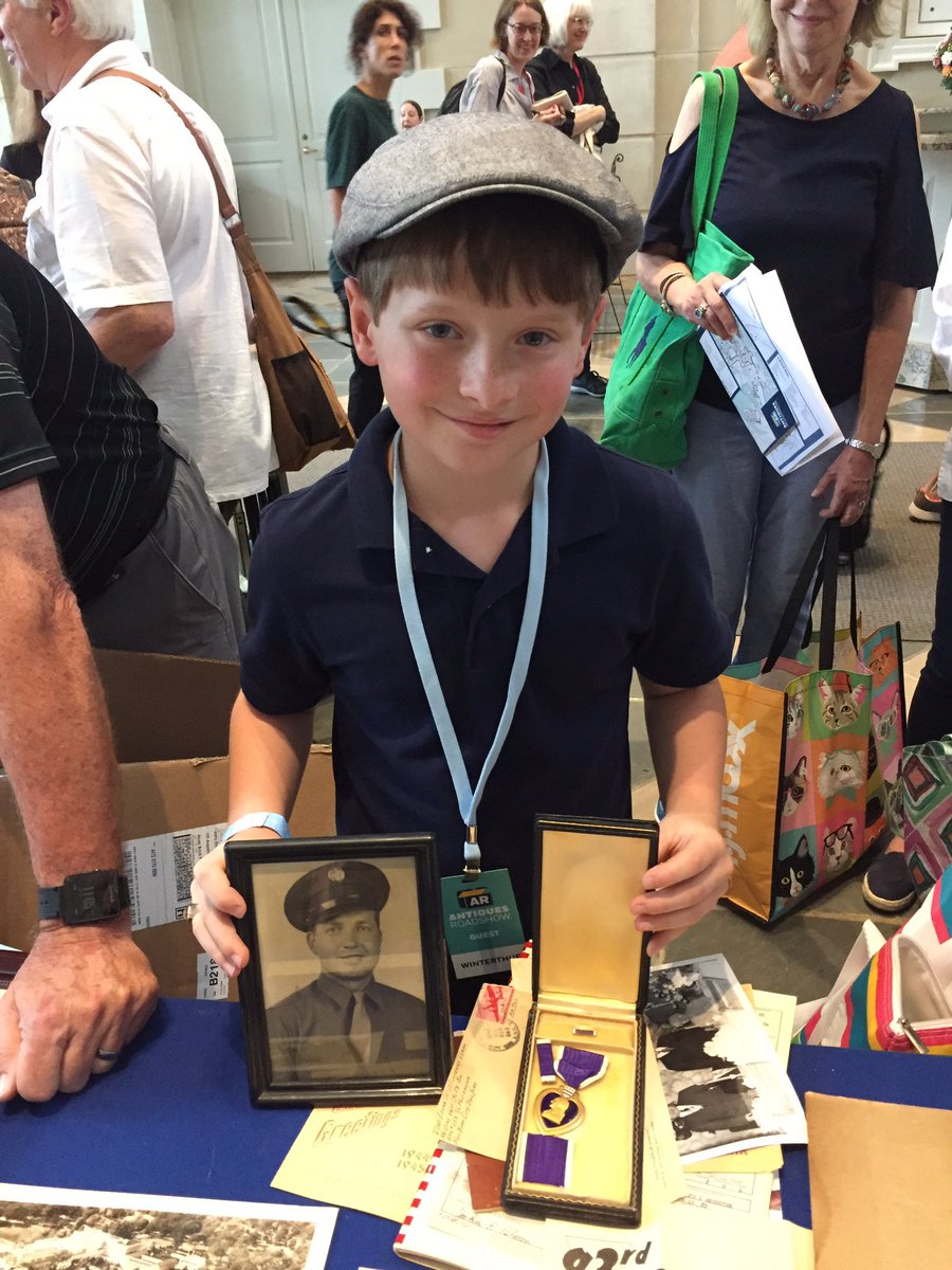 A very informed and enthusiastic young collector at #RoadshowWinterthur