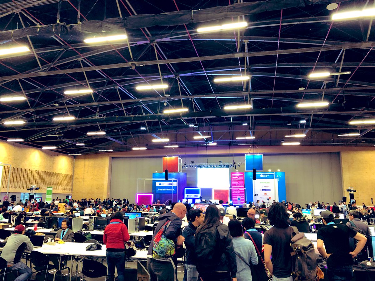 santiagopinzong's tweet photo. Aprendimos, conocimos, compartimos y sobre todo nos divertimos grabando hoy @AmigosTic @CaracolRadio en #CPCo2019 con @JoseCarlosTecno @MauricioJaramil @Solano @JoleRestrepo nos encontramos con emprendedores, geeks, colegas y líderes del #EcosistemaDigital estará pronto al aire! https://t.co/bKcNkat9ko