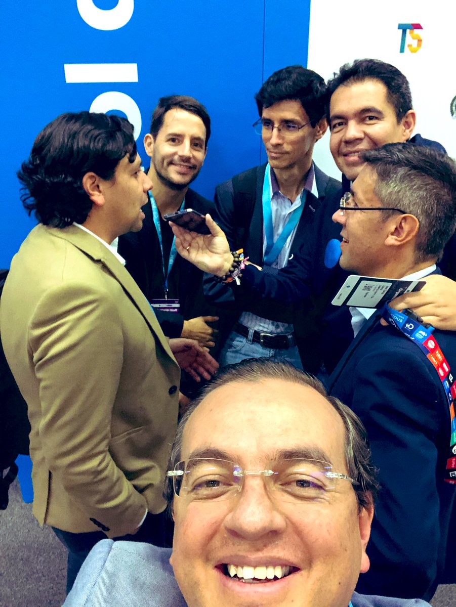 santiagopinzong's tweet photo. Aprendimos, conocimos, compartimos y sobre todo nos divertimos grabando hoy @AmigosTic @CaracolRadio en #CPCo2019 con @JoseCarlosTecno @MauricioJaramil @Solano @JoleRestrepo nos encontramos con emprendedores, geeks, colegas y líderes del #EcosistemaDigital estará pronto al aire! https://t.co/bKcNkat9ko