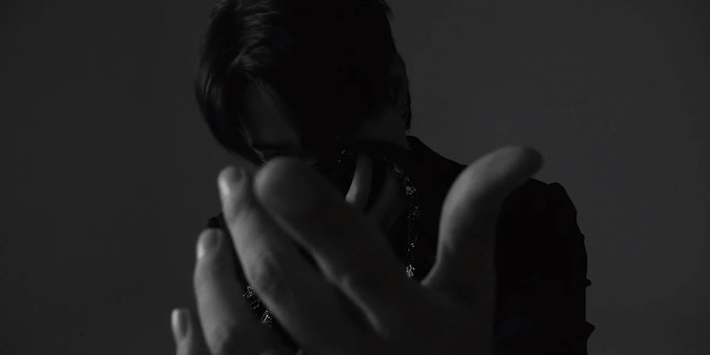 Eun Ji Won oozes charisma in first concept film for solo comeback title track 'I'm On Fire'
allkpop.com/video/2019/06/…