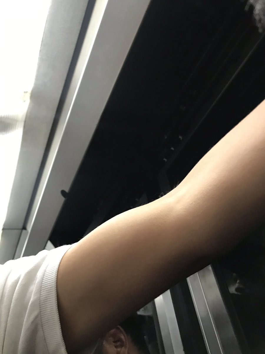 char2407's tweet photo. @MetroCDMX la tapa superior de la puerta descubierta !! Qué servicio es ese!?  Línea 1 vagón N2079 https://t.co/66DP0O1lft