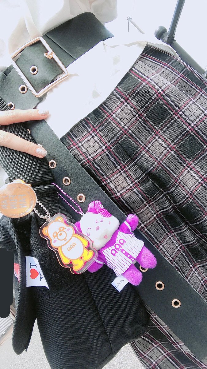 aaa_luv_r's tweet photo. 11時頃から、さいたま新都心到着予定です🥰
チェックのスラックス
マンハッタンのショルダーに
たかうのグッズ何個か付けてます✨
 #FFF #AAA https://t.co/cdzkuRuy3J