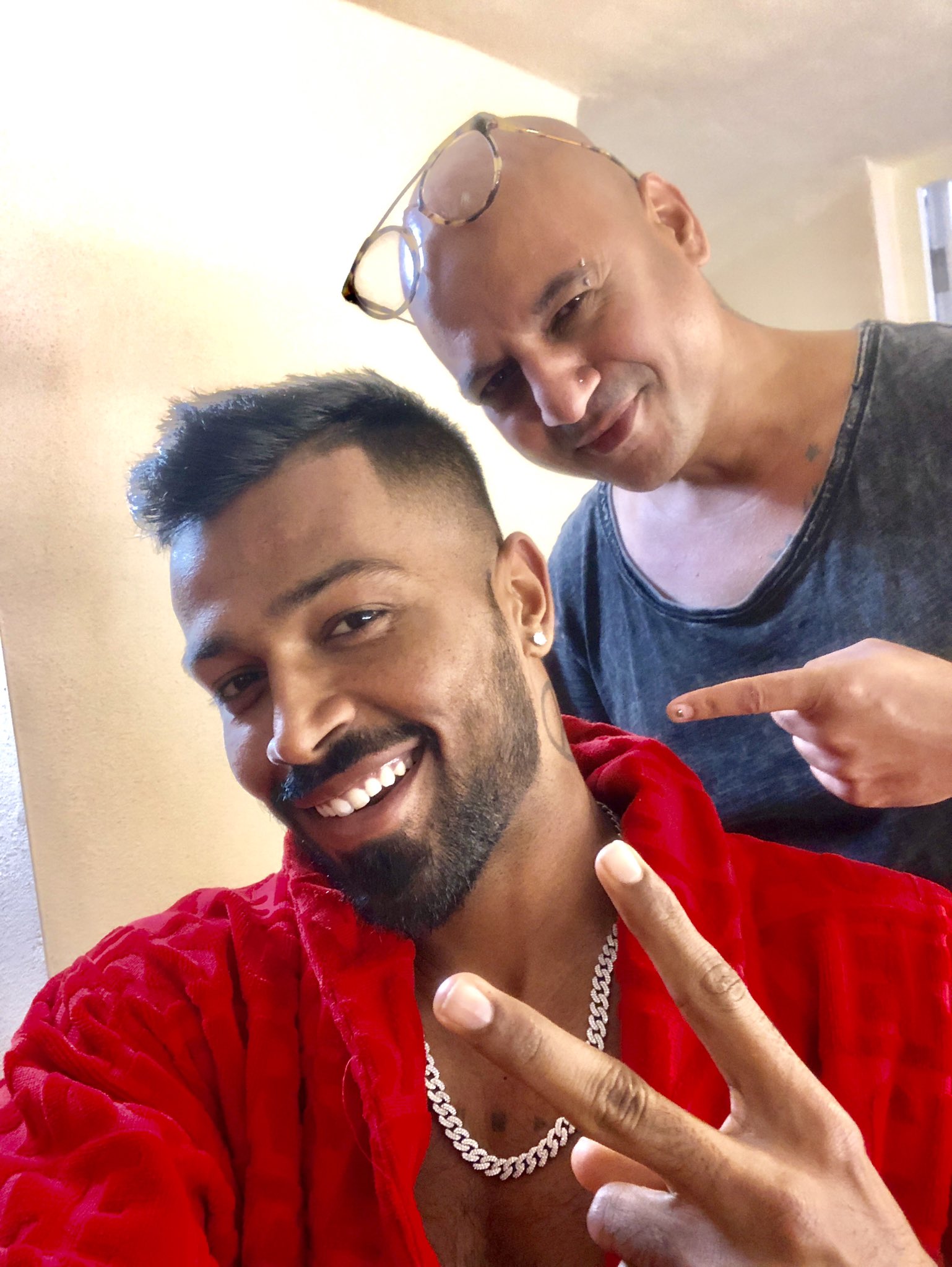 Aalim Hakim on Twitter Haircut session for hardikpandya7  Hardik Pandya  in London worldcup2019 cricket london httpstcok2KuO5ek9P  Twitter