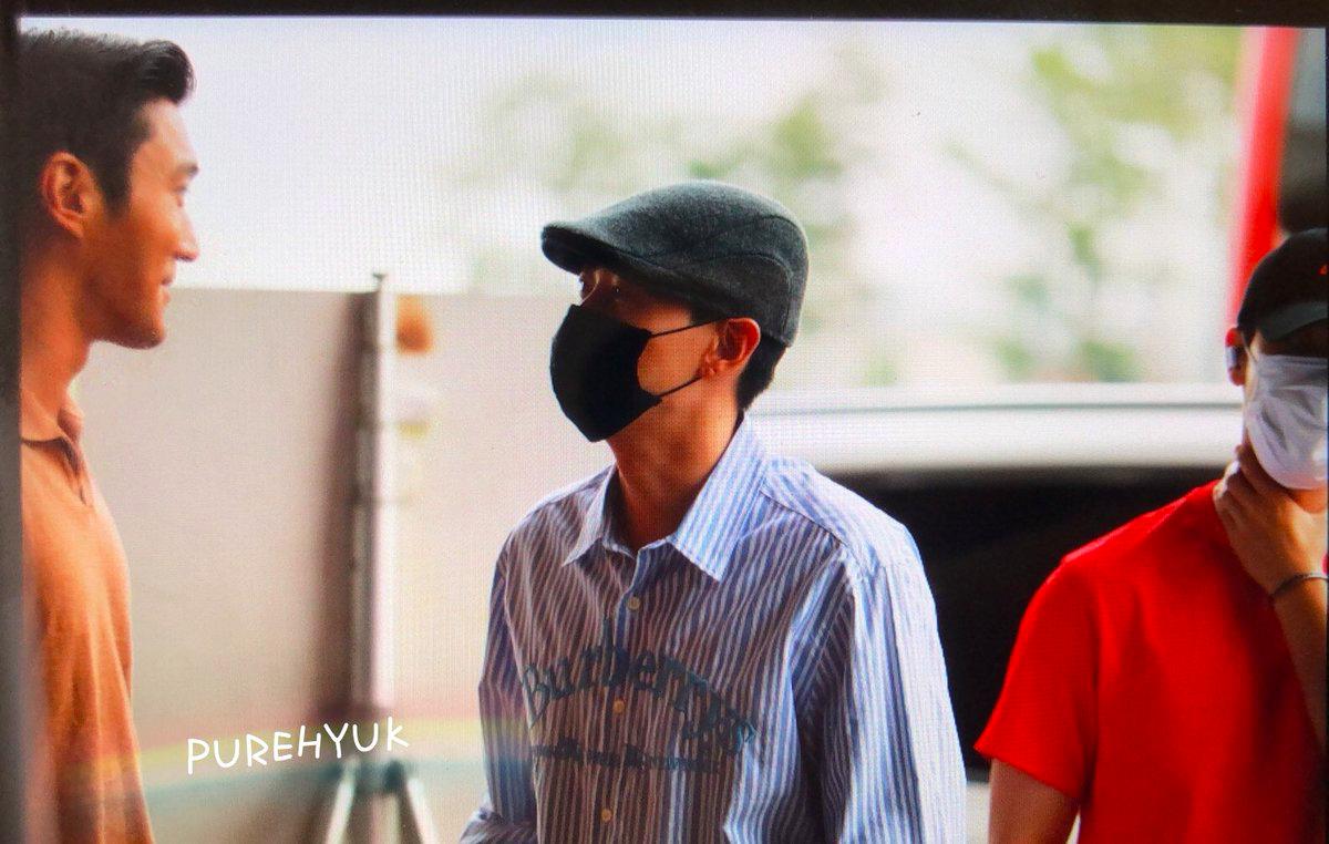 WeLoveChoiSiwon's tweet photo. 190619 - Siwon, Super Junior at Gimpo Airport departing for Japan. #Siwon #최시원 [momo_wook, purehyuk, chukihyukhae415] https://t.co/za52htbRap