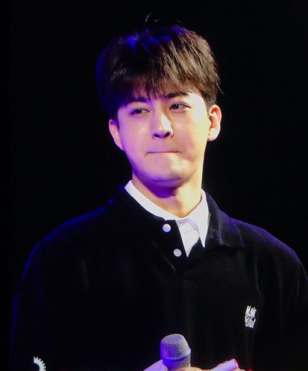 韓国アイドルファッション通販 Collabonation Ikon の ユニョン 着用 韓国ブランド Liful のシンプルな黒ポロシャツ Liful X M Nii Terry Polo Shirt T Co Nw9bq0w0np Ikonic Ikonicと繋がりたい Yg 아이콘 송윤형 Song