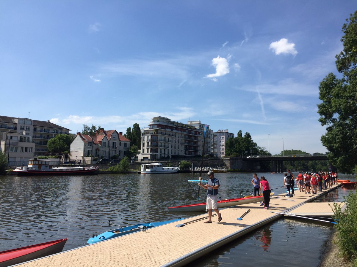 A spot of rowing on the #Erdre in #Nantes on a boiling hot day 5 of the #FrenchExchange <a href="/George_Heriots/">George Heriot's</a> #heriots 🇫🇷