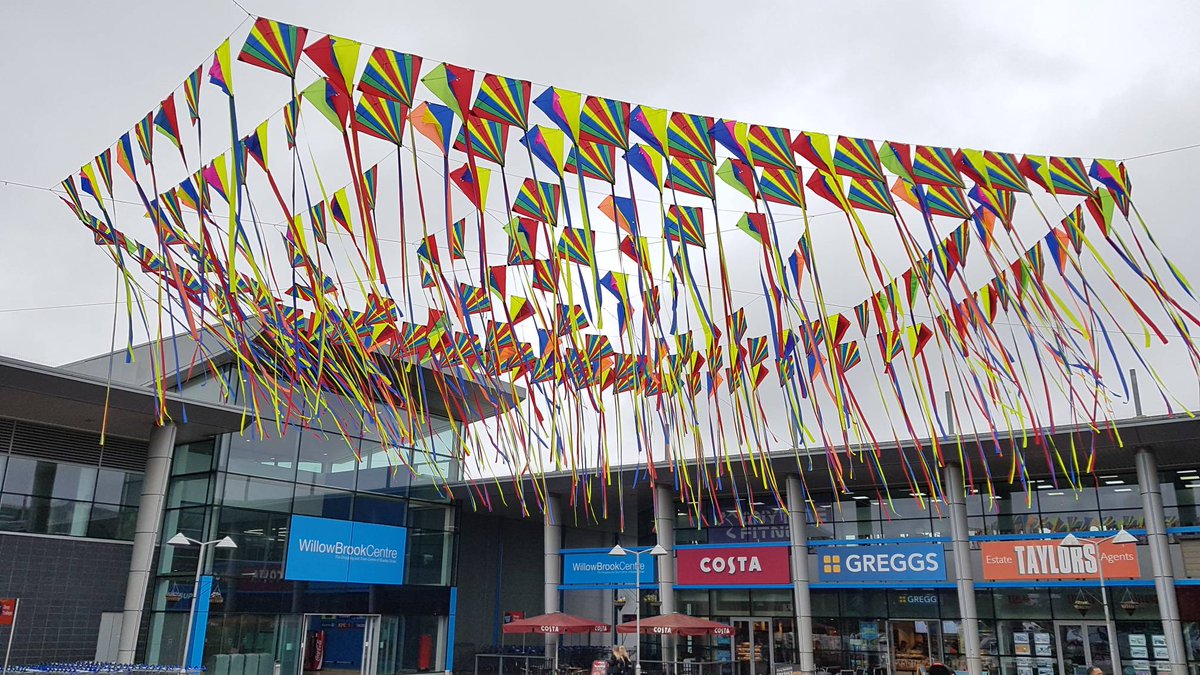 TheBSJournal's tweet image. Kites adding a splash of colour in the town square at the Willow Brook Centre #JournalPhoto #InOurCommunity