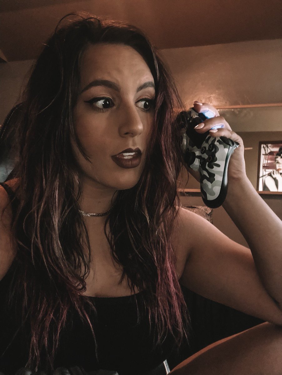 Our girl <a href="/KrispeCole/">🌬raven</a> is streaming Uhh hello apex is calling 
twitch.tv/KrispeCole 🎬 
#RiotTooOp