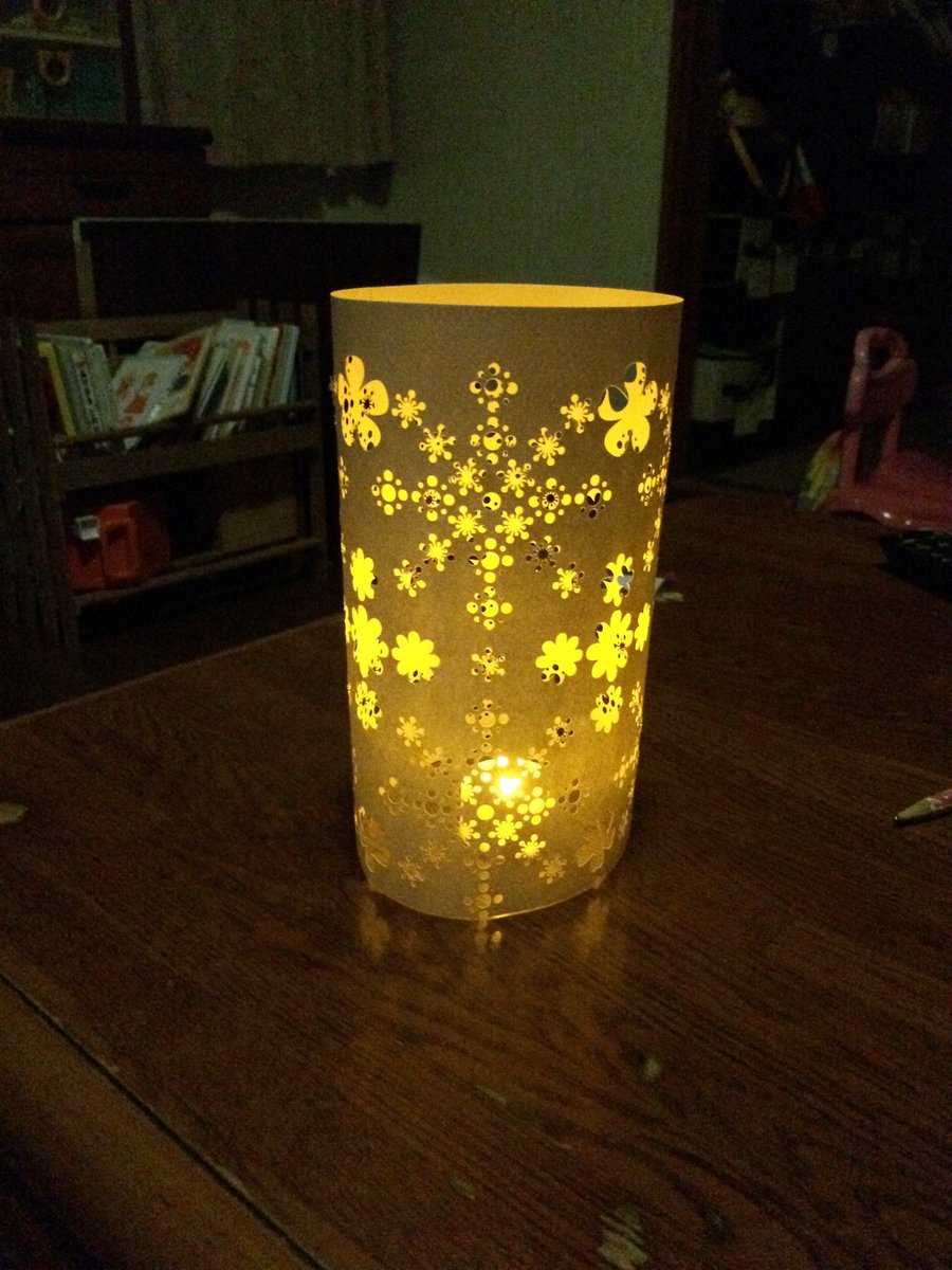 use_craft_'s tweet photo. 現在夏に向けて製作中の行燈になります。
試作なので、形は単純ですが、製品は形が異なります。

弊社社員のお孫ちゃんお誕生日に向けて、頑張ってます(๑•̀ㅂ•́)و✧

#フォロワーさんが知らないであろう事を発表してみた
#私は知っていた
#行燈　#usecraft https://t.co/tLpYVrOSMs