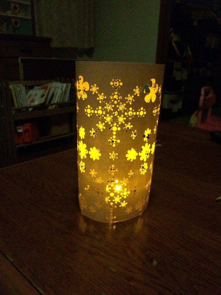 use_craft_'s tweet photo. 現在夏に向けて製作中の行燈になります。
試作なので、形は単純ですが、製品は形が異なります。

弊社社員のお孫ちゃんお誕生日に向けて、頑張ってます(๑•̀ㅂ•́)و✧

#フォロワーさんが知らないであろう事を発表してみた
#私は知っていた
#行燈　#usecraft https://t.co/tLpYVrOSMs